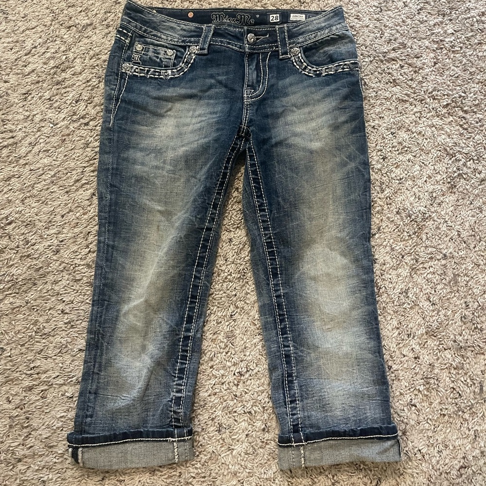 Miss Me cuffed crop jeans. Button pockets with crystals on back. Size 28